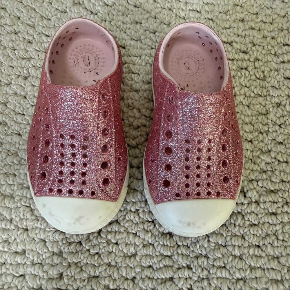 Native Girls’ Jefferson Waterproof Slip-on Sneakers, Little Kids/Walker Size C6